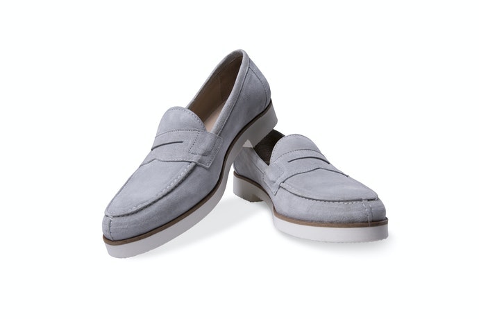 Penny Loafer: Kiểu Giày Cổ Điển Phù Hợp Với Phong Cách Giản Dị