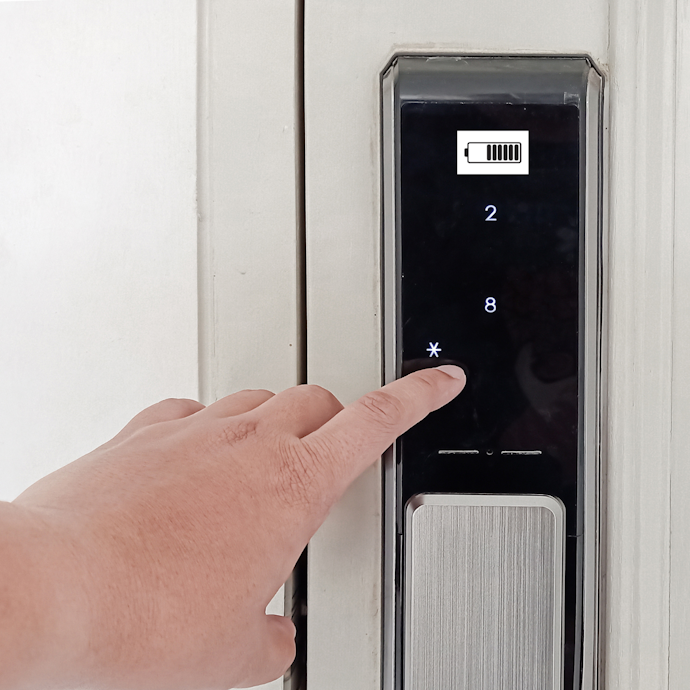 Chọn Khóa Có Tính Năng Thông Báo Khi Sắp Hết Pin