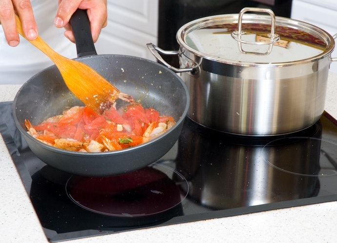 Chọn Loại Bếp Từ Âm Phù Hợp Với Nồi Chảo Nhà Bạn